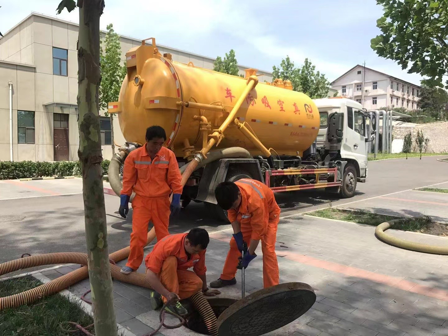 靖安化粪池清理与5-8吨吸粪车施工效率分析